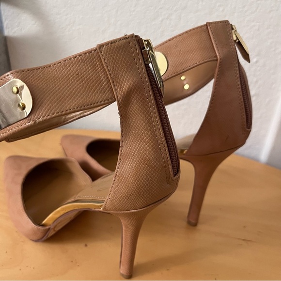 Fergie Pointy Toe 4.5” Heel Gold Ankle Strap Size 10 - Picture 7 of 12